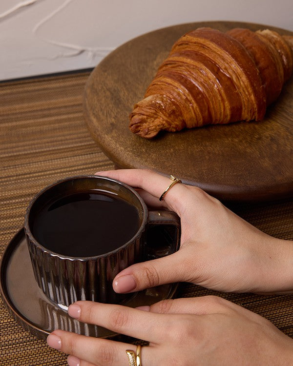 Relief Asortik Desenli 4 Parça 2 Kişilik Porselen Çay Kahve Fincan Takımı 220 ml - Kahverengi