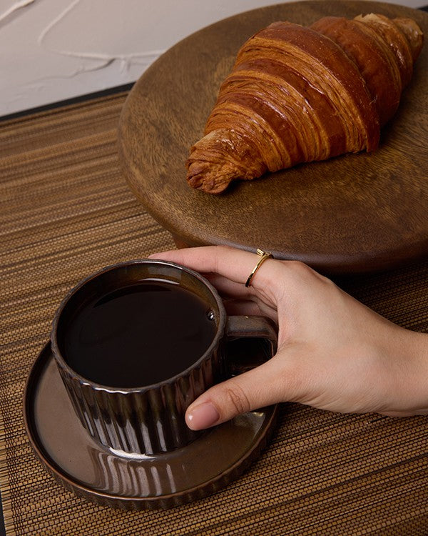 Relief Asortik Desenli 4 Parça 2 Kişilik Porselen Çay Kahve Fincan Takımı 220 ml - Kahverengi